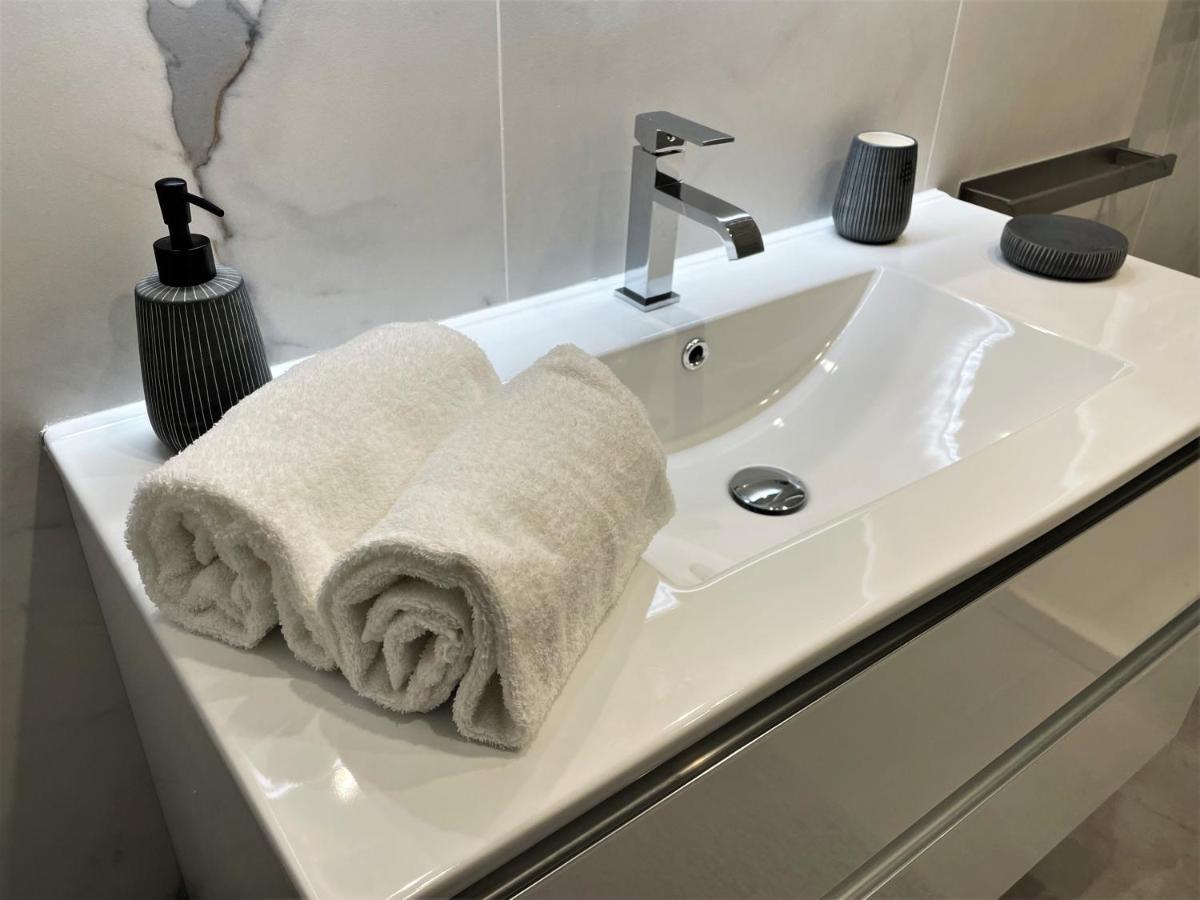 Acqua Azzurra Apartment ลาสเปเซีย ภายนอก รูปภาพ