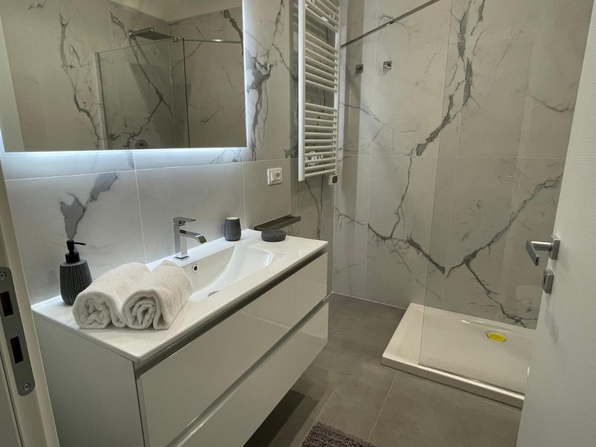 Acqua Azzurra Apartment ลาสเปเซีย ภายนอก รูปภาพ
